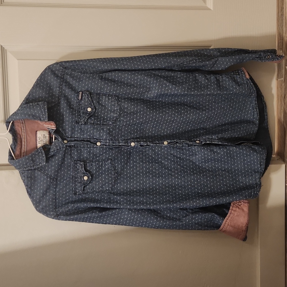 Flag & Anthem medium long sleeve collared shirt.